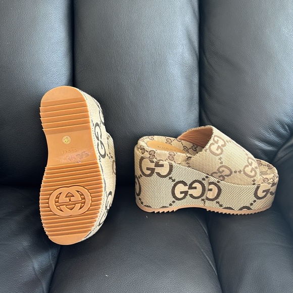 Jumbo GG Gucci platform slides New without tags and box. - Picture 4 of 8